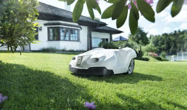 Zadaszenie dla robota koszącego